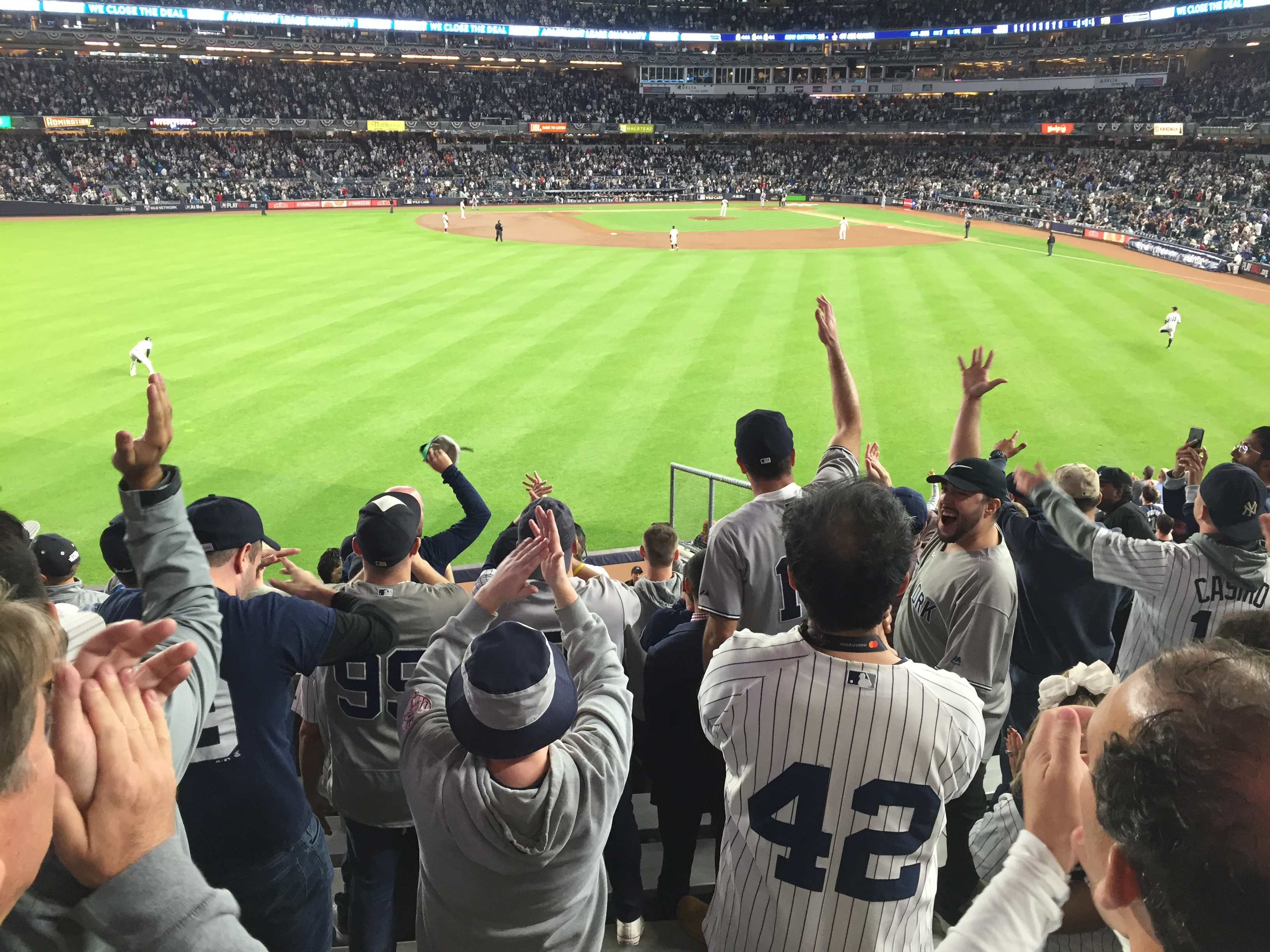 Yankees fans take bus down to Bronx 